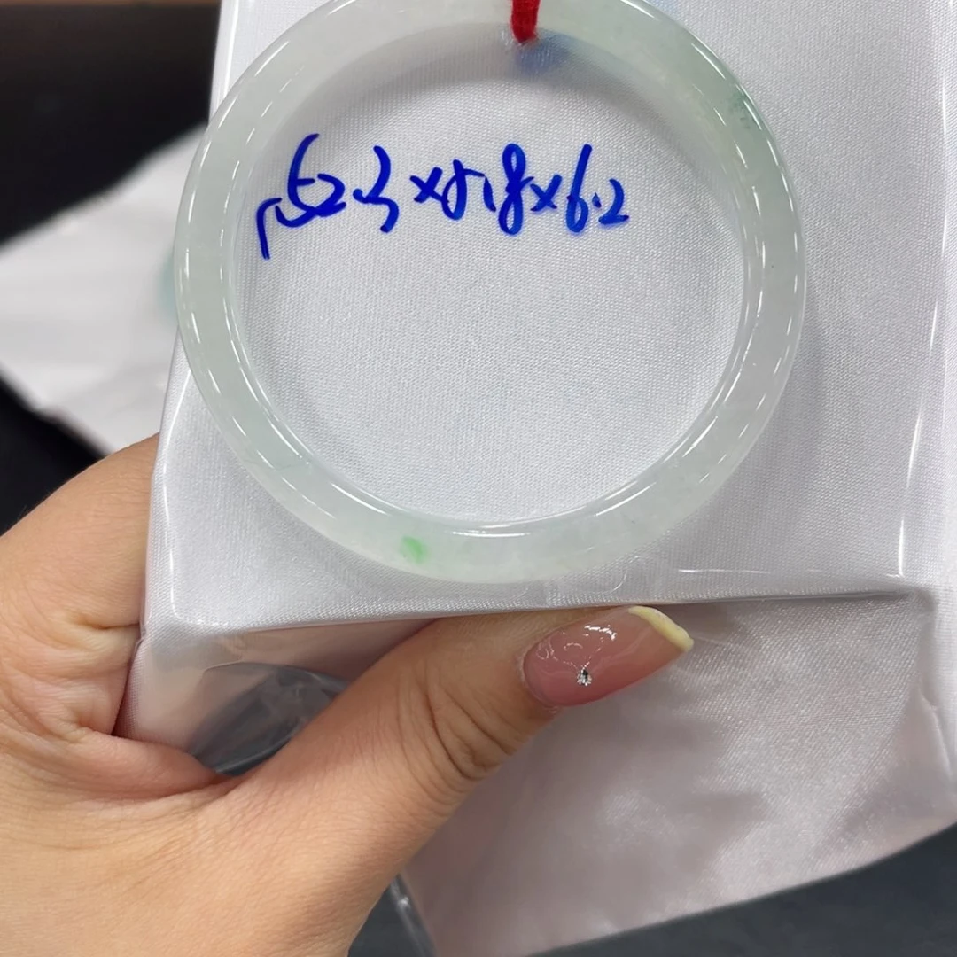 翡翠手镯未镶嵌翡翠