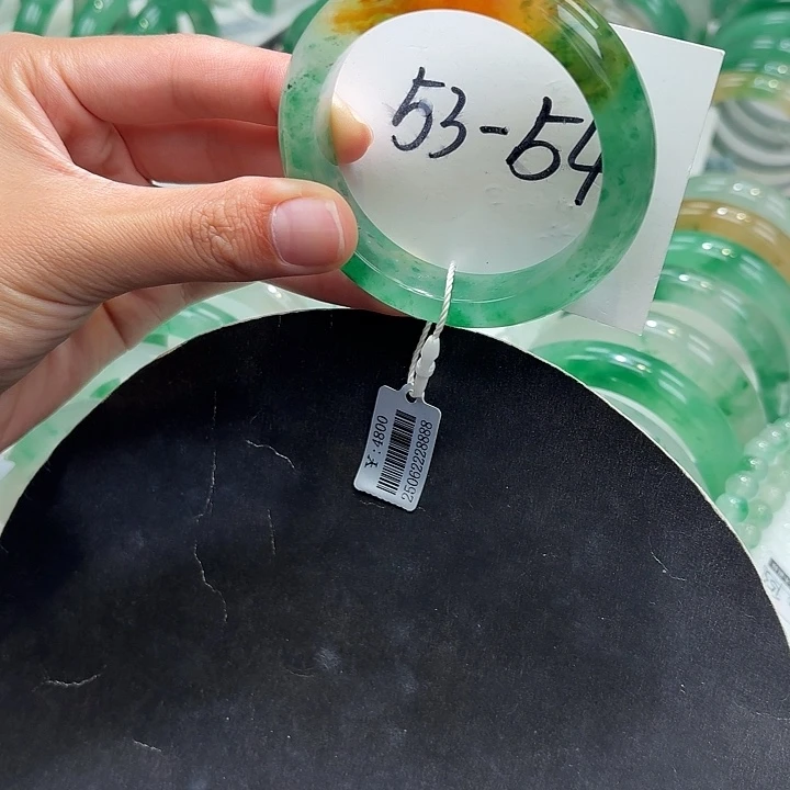 未镶嵌手镯石英质玉（非洲翠）