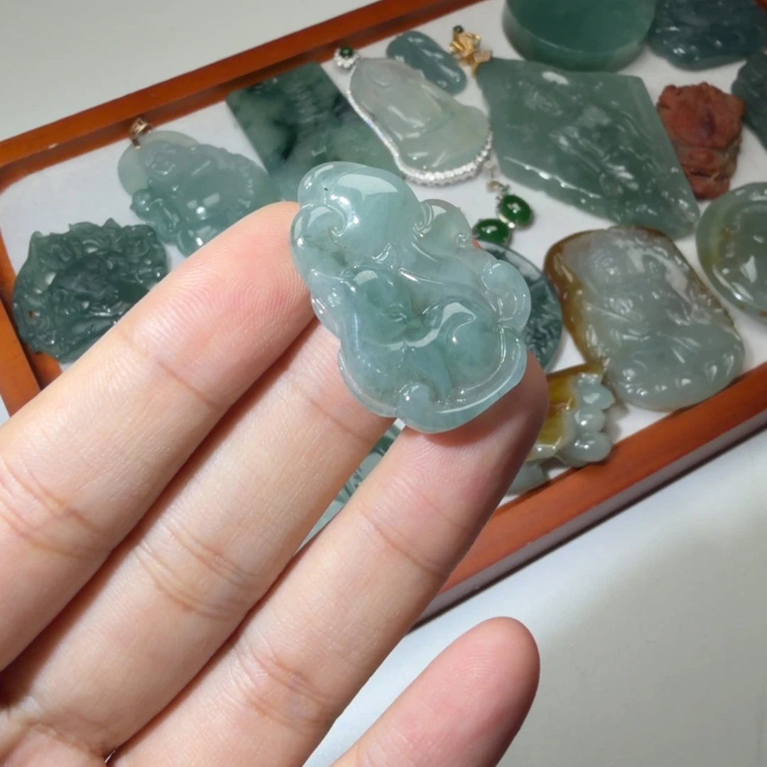 翡翠未镶嵌颈饰好