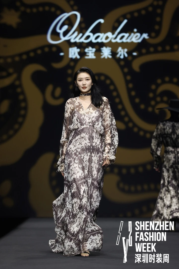 【歌剧魅影】2025早春新款印花长袖长款连衣裙305-25172