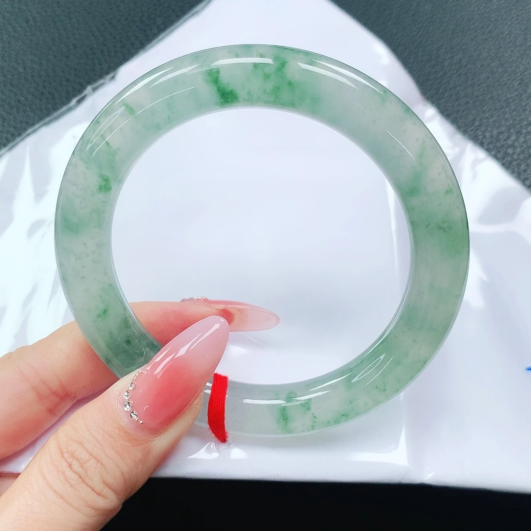 翡翠手镯未镶嵌56圈