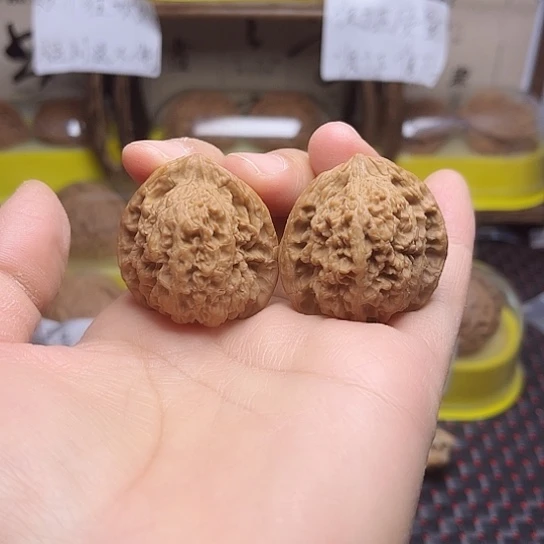 文玩核桃吊坠百花山