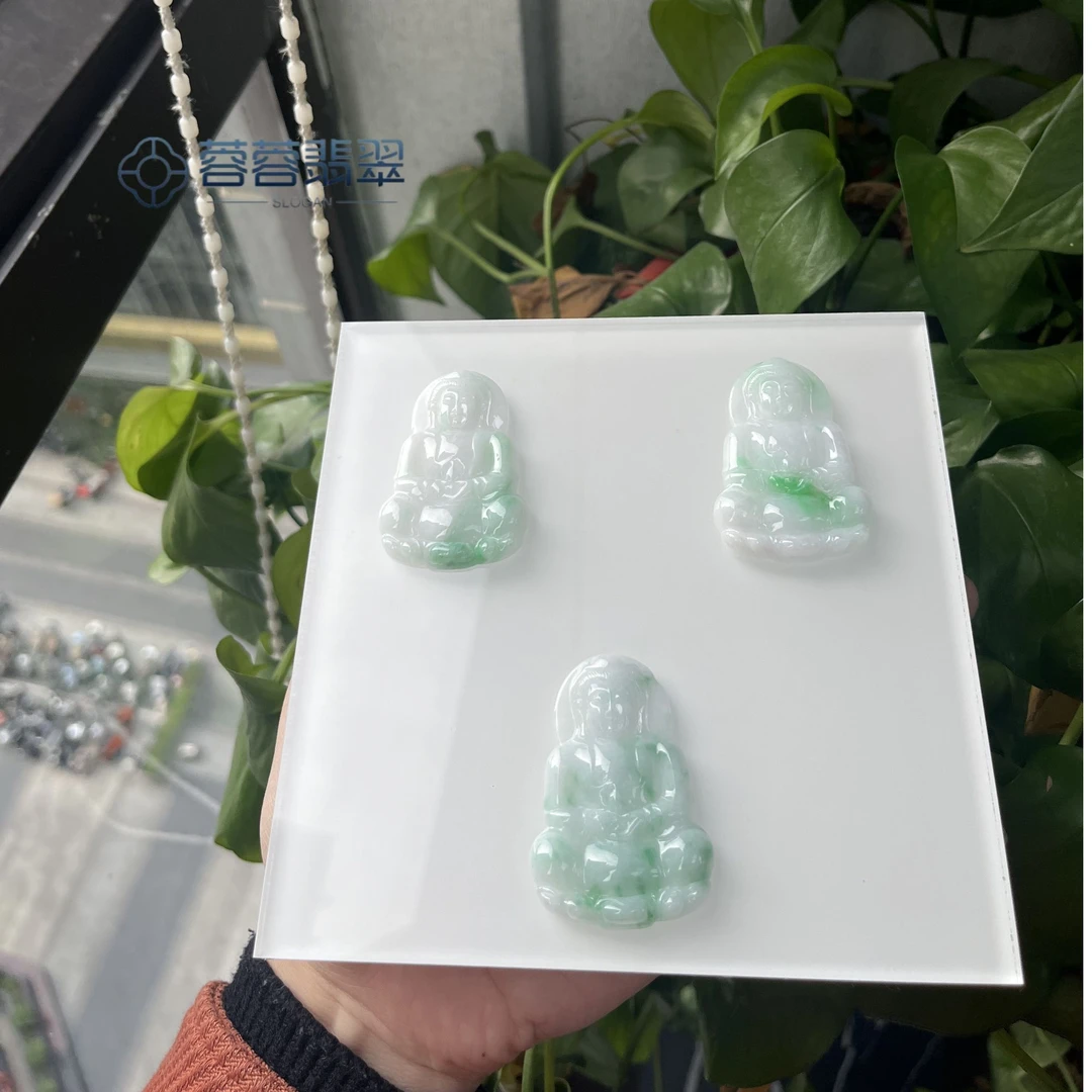 【蓉蓉翡翠】缅甸天然A货飘绿观音翡翠吊坠白底青精雕多样性发一