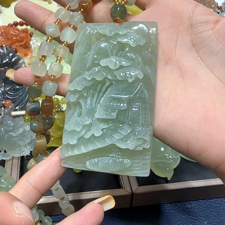 未镶嵌蛇纹石玉吊坠
