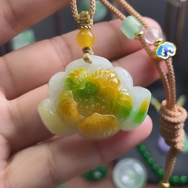 翡翠未镶嵌吊坠(赠链)