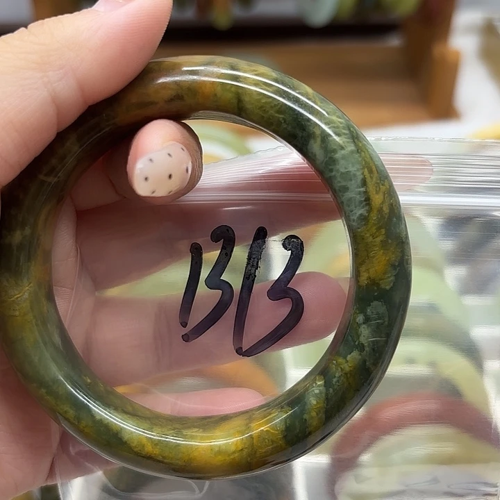 正***傑蛇纹石玉未镶嵌手镯