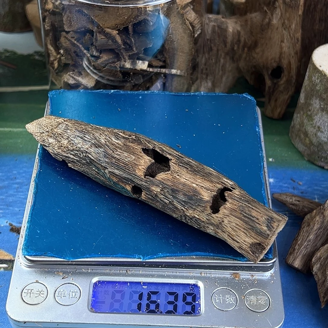 香料绿奇楠虫漏白棋16克