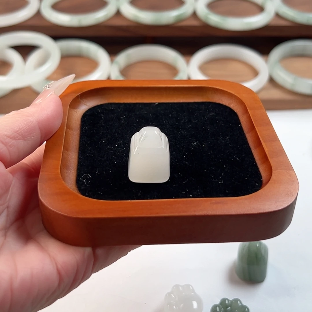 石英质玉未镶嵌手镯