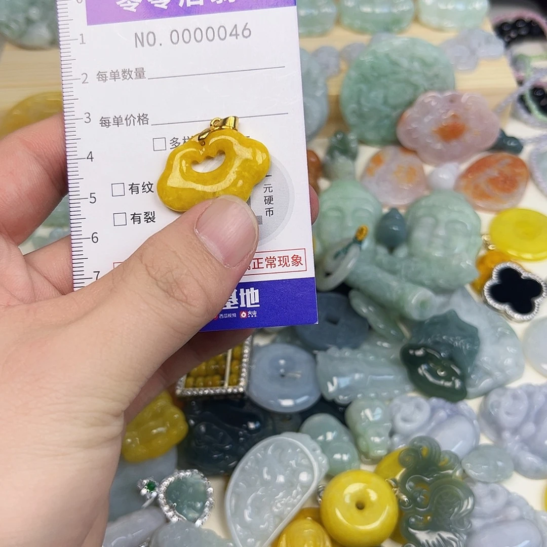 翡翠未镶嵌颈饰Hhh