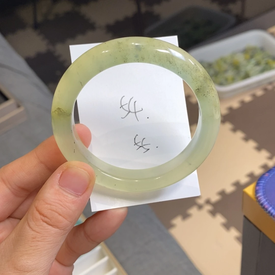 蛇纹石玉手镯未镶嵌玉**芊