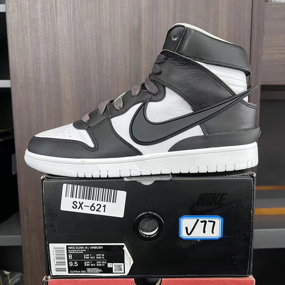 Nike dunk黑白高帮 41码 全新原盒 11月17 白