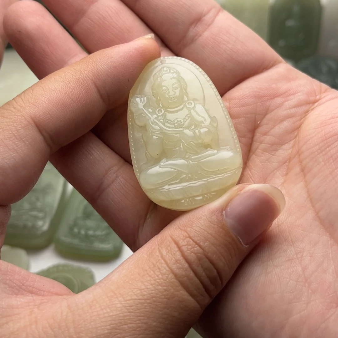 晶***鑫和田玉未镶嵌颈饰