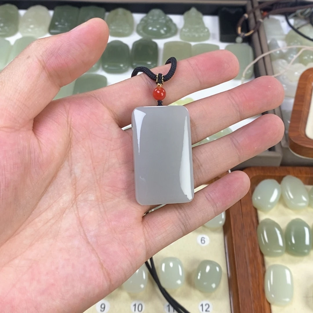 随***v和田玉未镶嵌颈饰