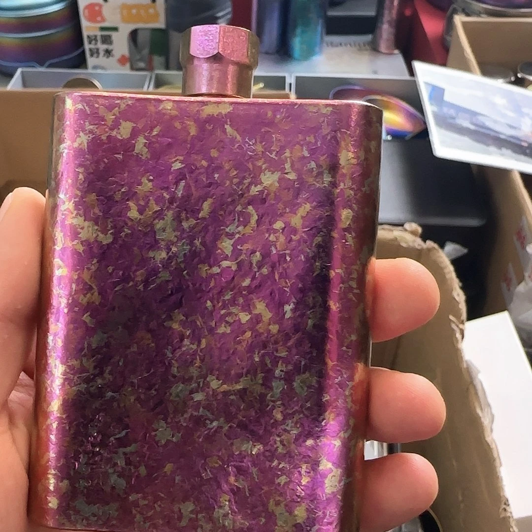 纯钛粉色酒壶瑕疵