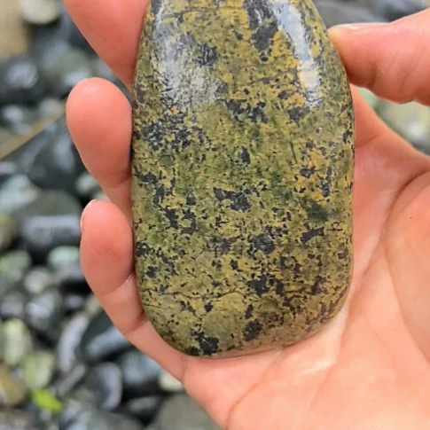 玉刘*敏藏玉药王石原石手把件一个