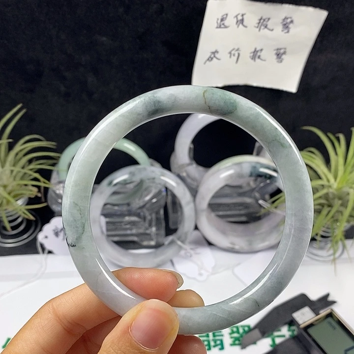 翡翠未镶嵌手镯16号。 64.8圈