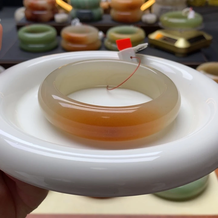 未镶嵌手镯石英岩玉