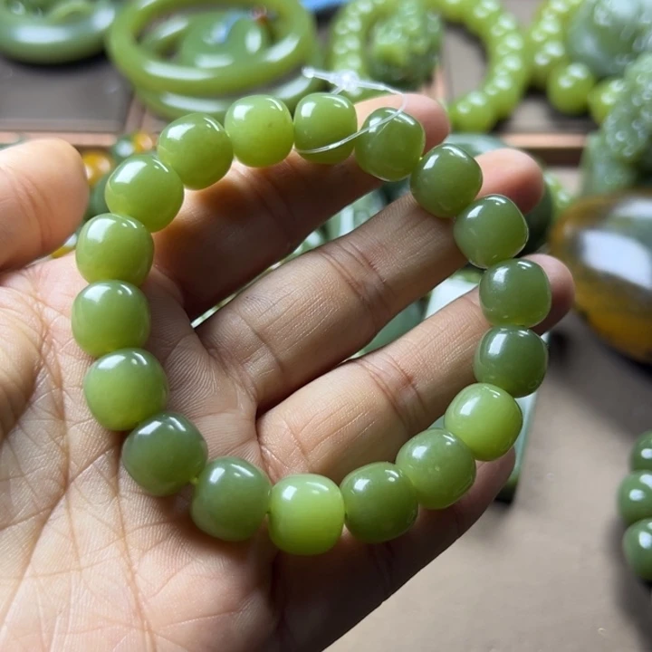 好***看岫岩老玉（透闪石质玉）未镶嵌挂件