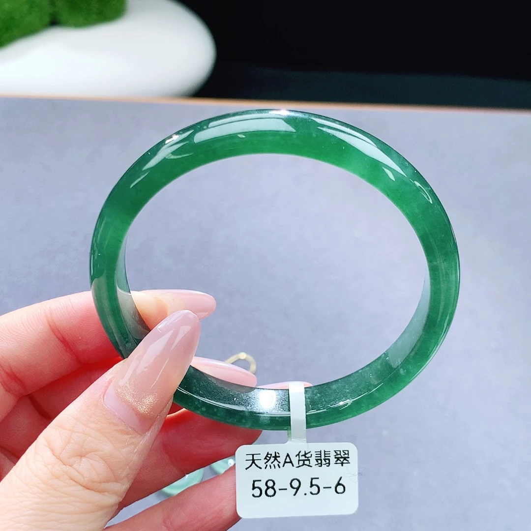 未镶嵌手镯（圆镯）翡翠