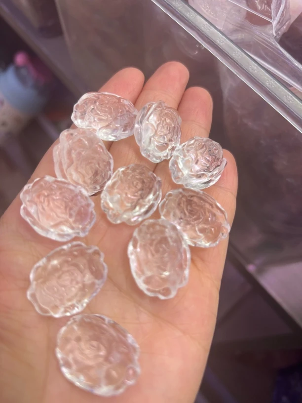 天然A级白水晶精品牡丹花雕刻件双孔一颗约25*19mm