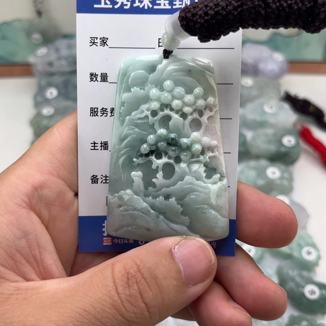 翡翠未镶嵌颈饰山水牌