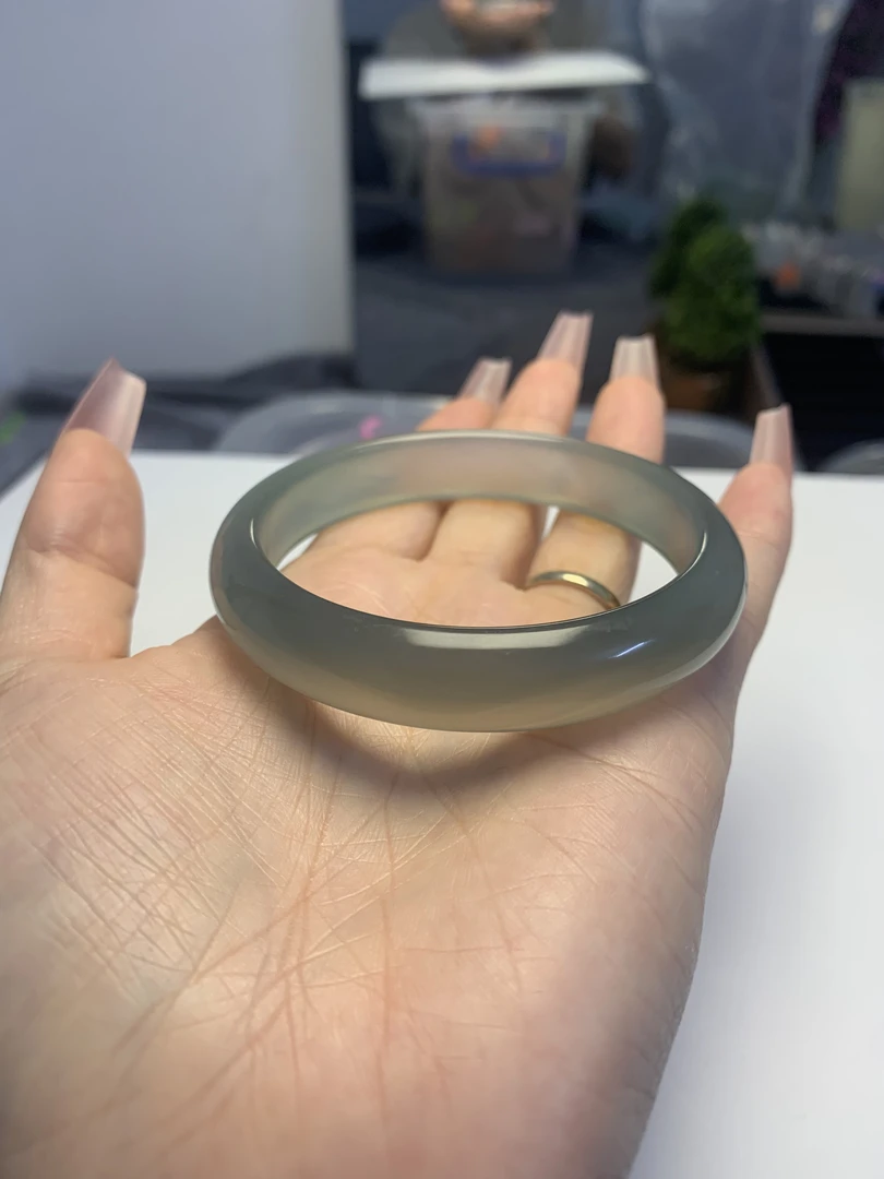 天然玛瑙手镯假一赔四油青湖水绿包无暇多样性发其一拍下备注圈口