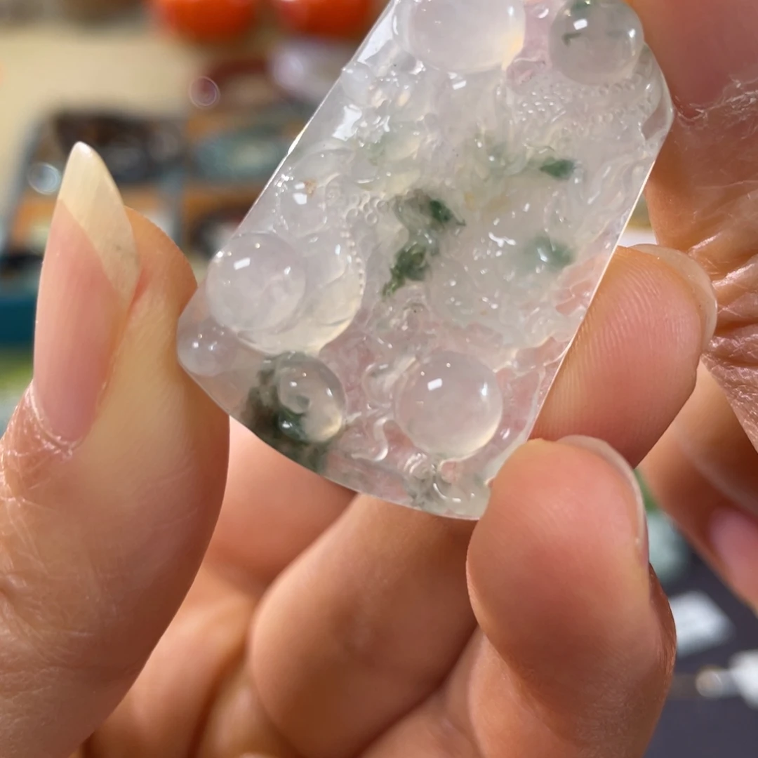 翡翠未镶嵌颈饰龙牌