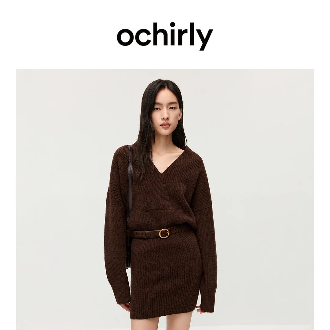 【季末折扣】欧时力 露肩领V领毛织连衣裙女短裙坑纹2025秋冬新品