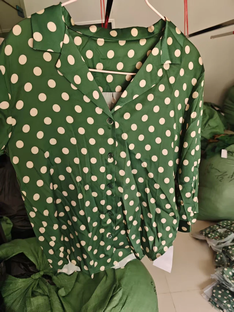 A046波点长袖外套(已卖完)