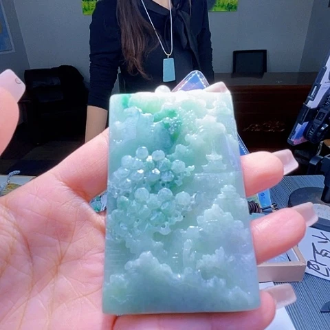 颈饰未镶嵌翡翠一个