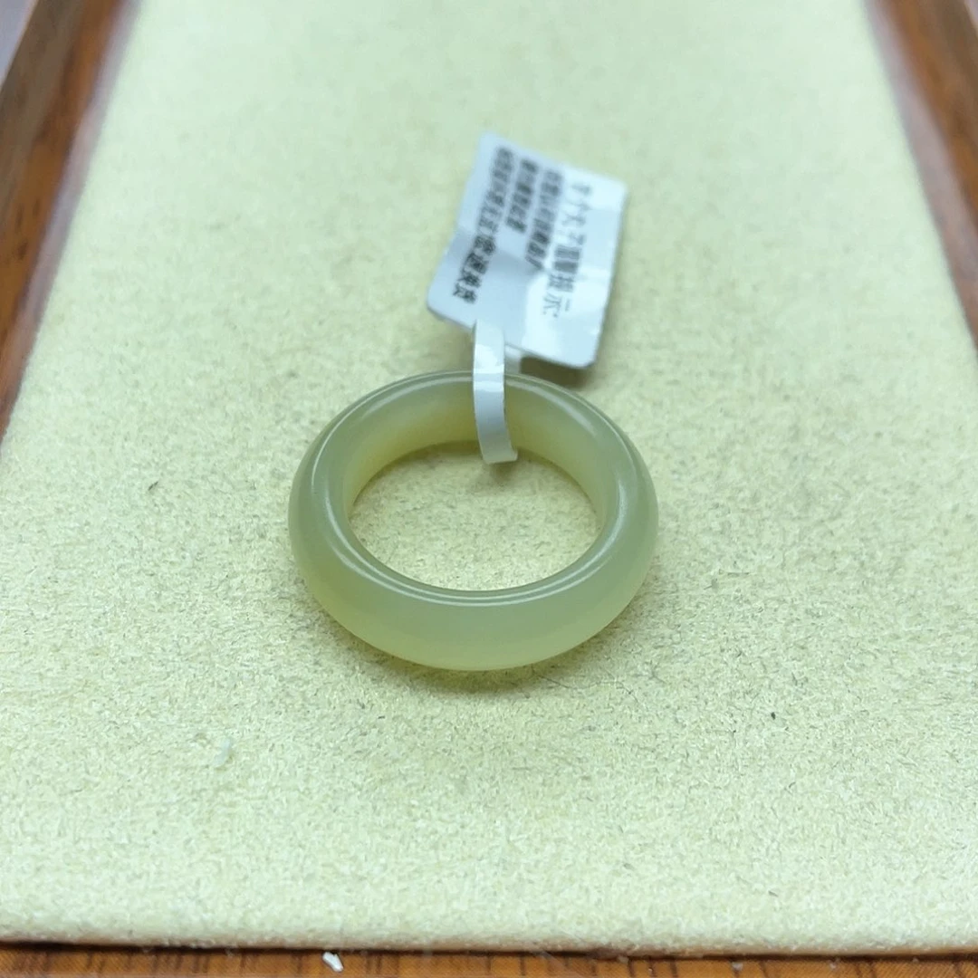 未镶嵌戒指和田玉49且末糖圆切，内径16.6mm