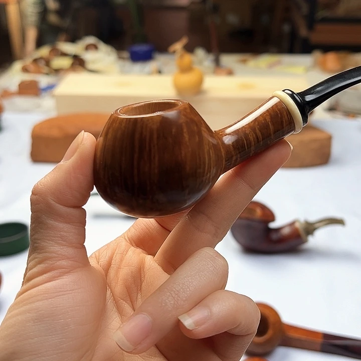 石楠木关**人老严石楠烟斗
