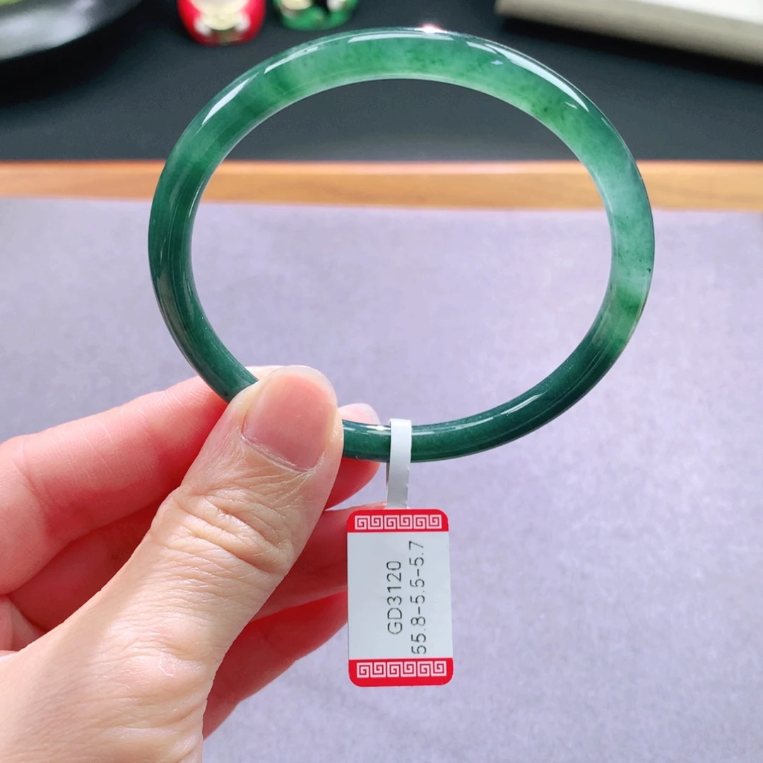 翡翠手镯未镶嵌天然翡翠手镯