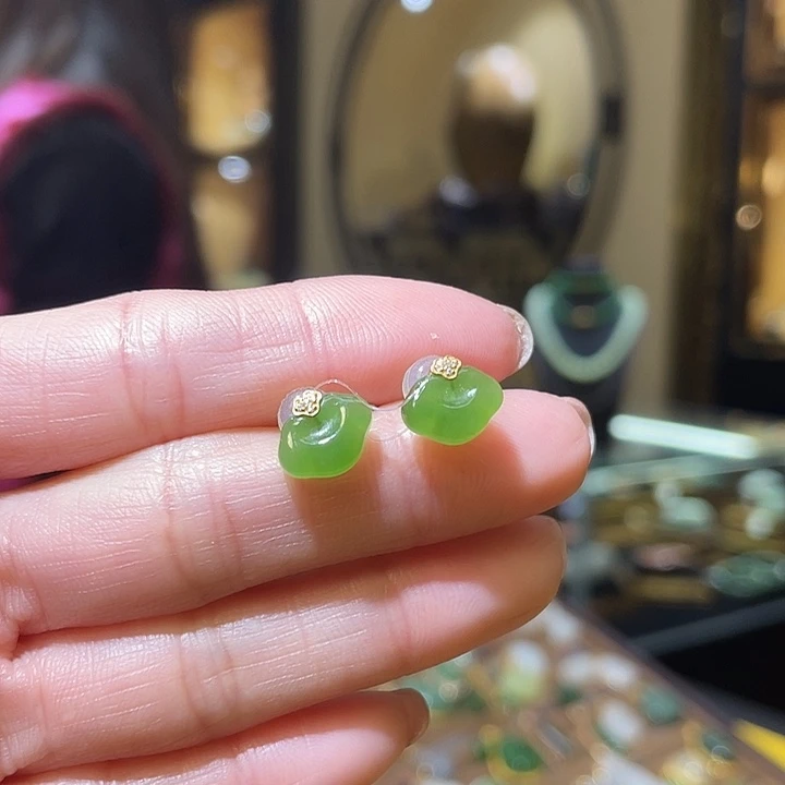 18K金镶嵌和田玉耳饰如意