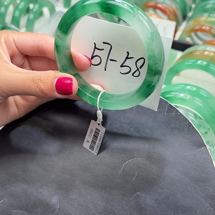 石英质玉（非洲翠）未镶嵌手镯
