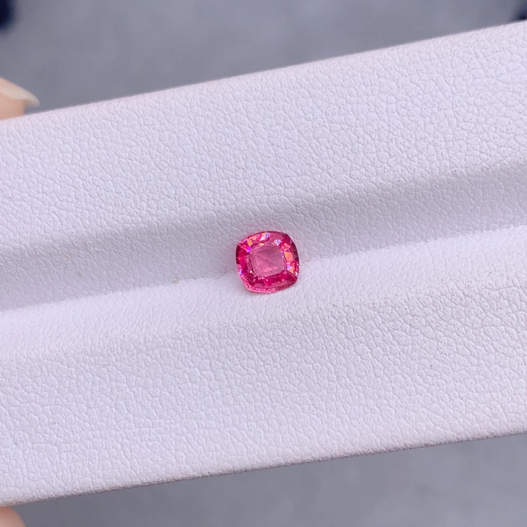 尖晶石裸石1.76克拉粉橙色