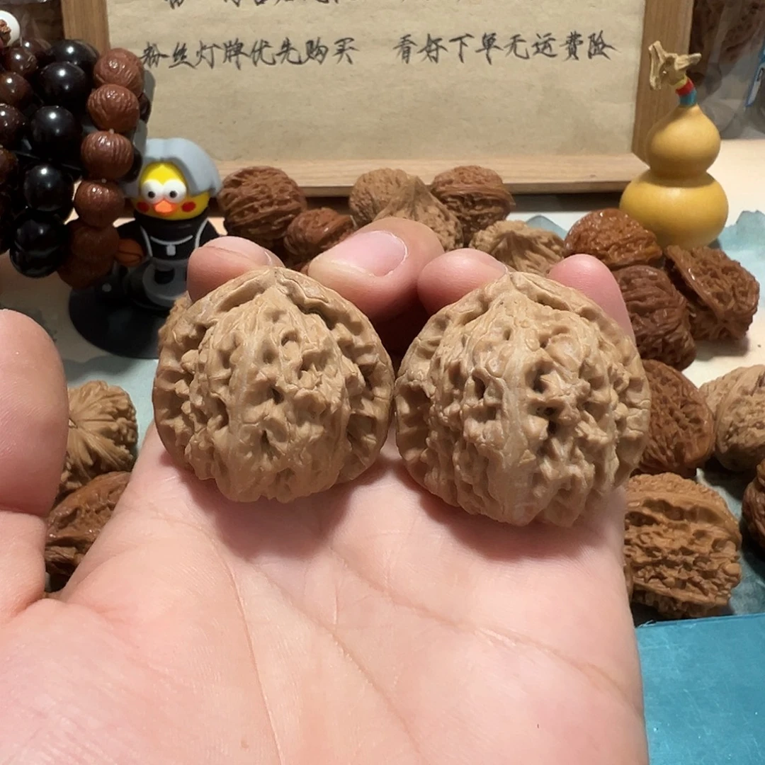 42号文玩核桃36.5尺三角白