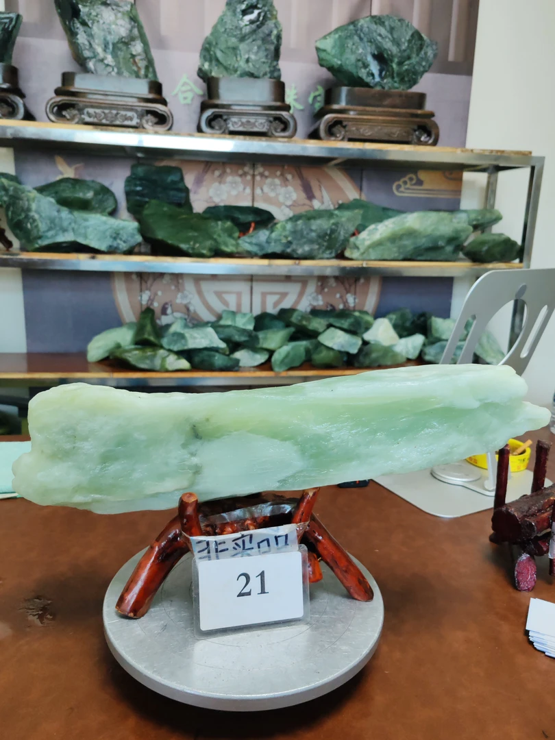 天然岫玉精品原石21