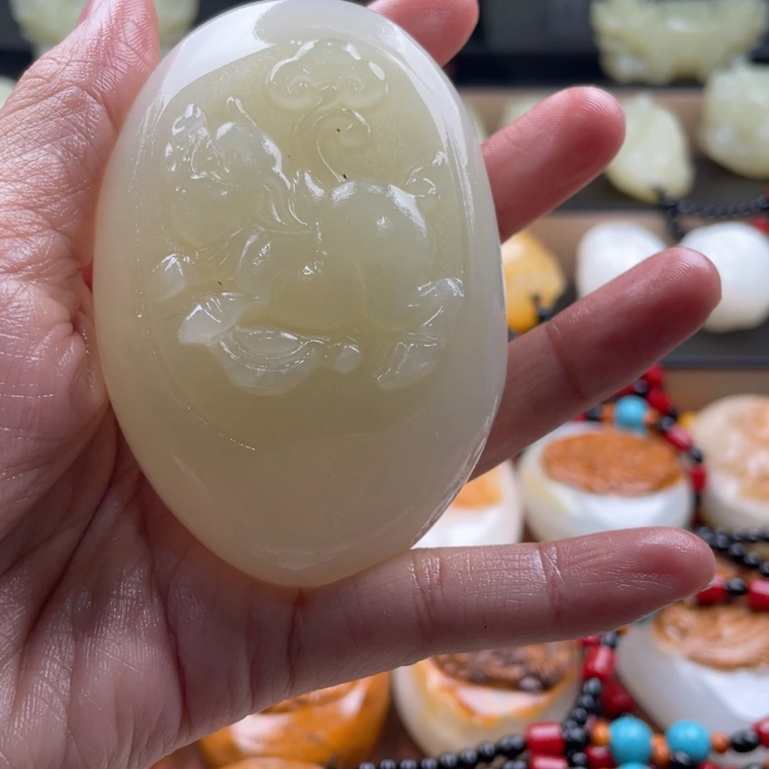 用***9石材古青石手把件