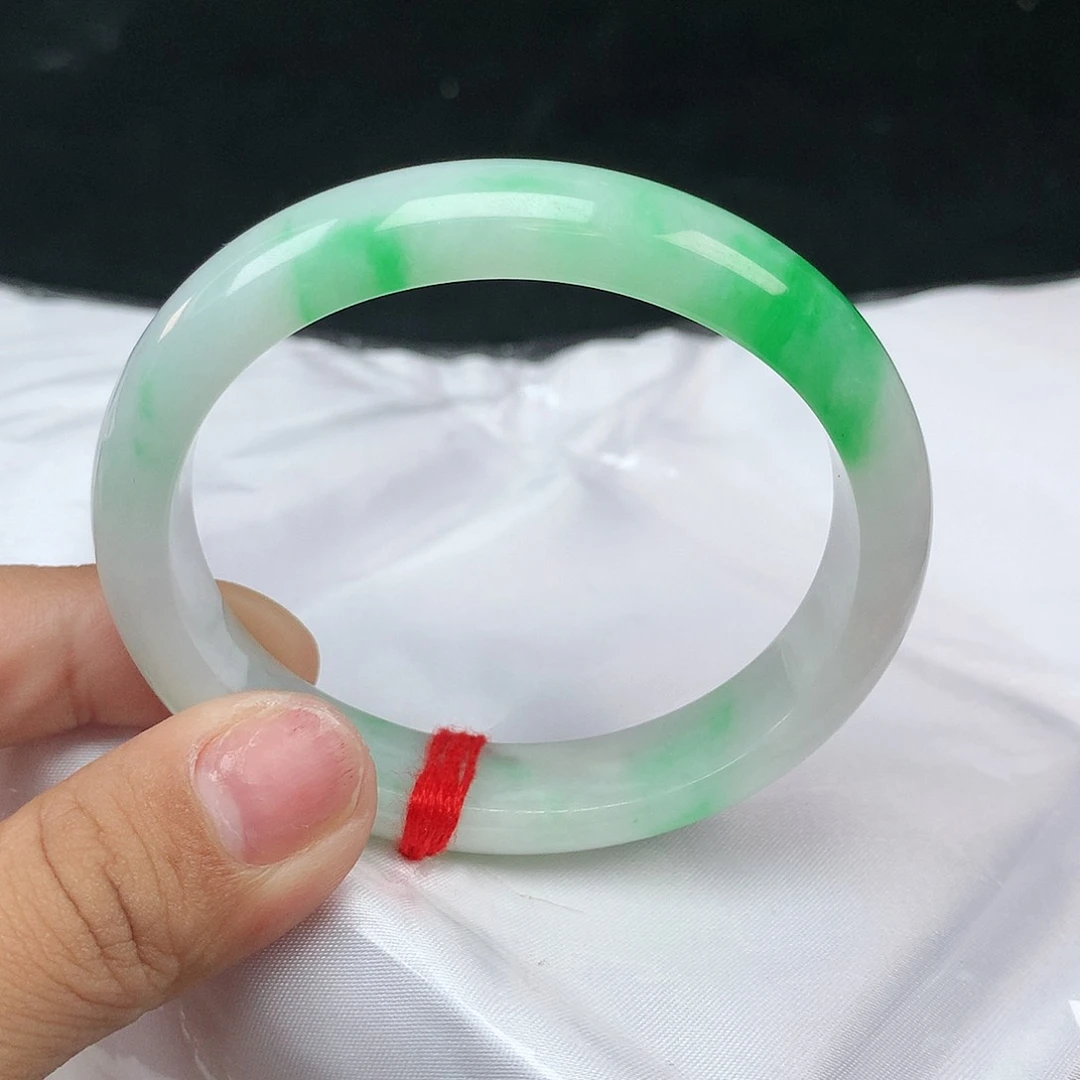 翡翠手镯未镶嵌?56贵妃