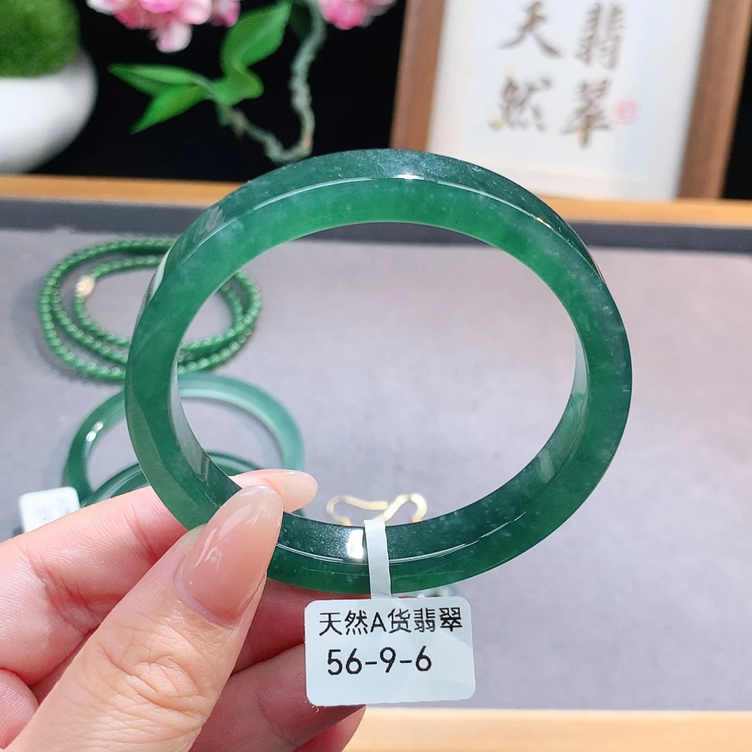 未镶嵌手镯（圆镯）翡翠