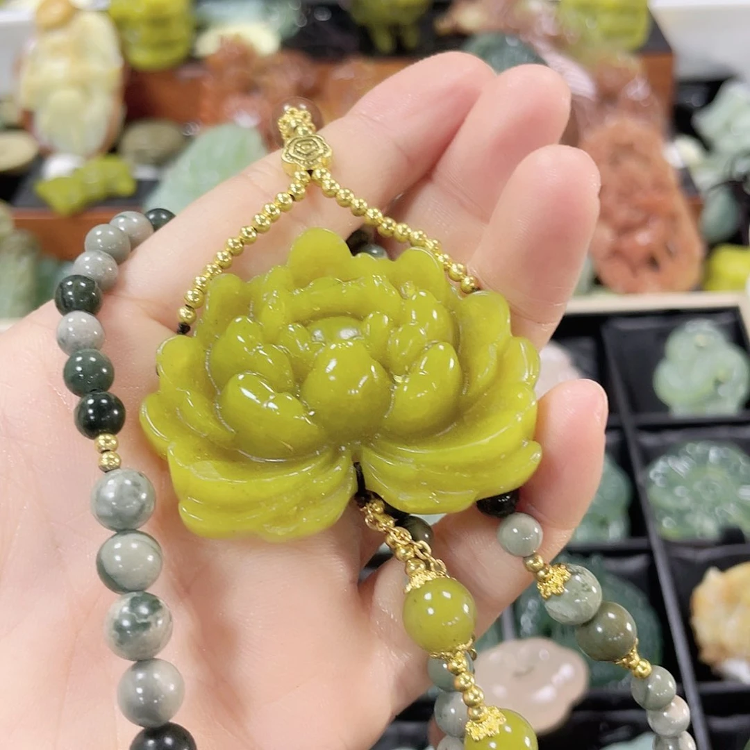 蛇纹石玉颈饰合金