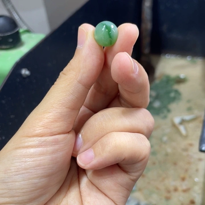 是****未镶嵌定制翡翠边角料