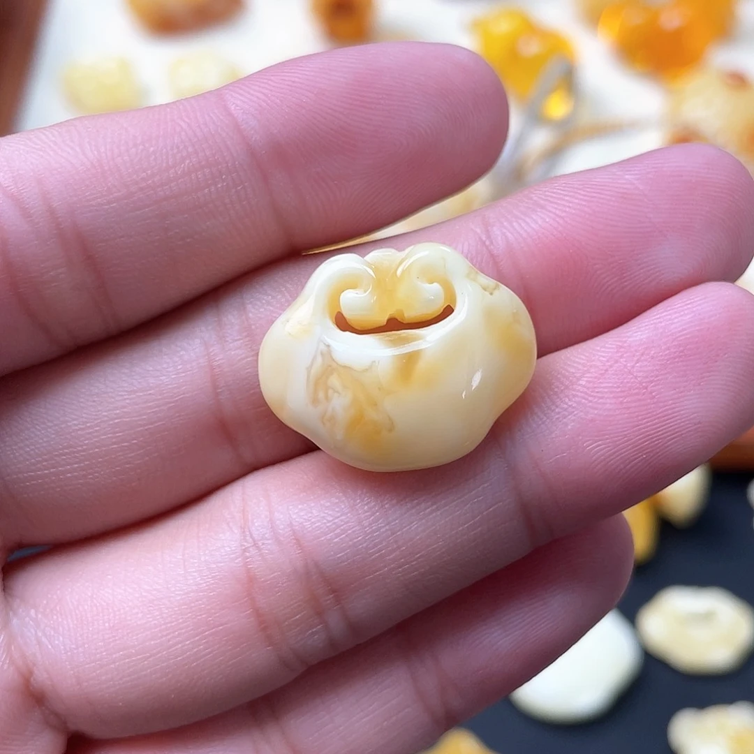 琥珀珠宝奇石未镶嵌大*门