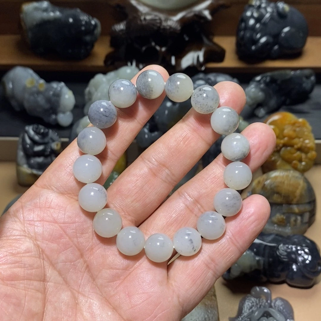 和田玉未镶嵌把件