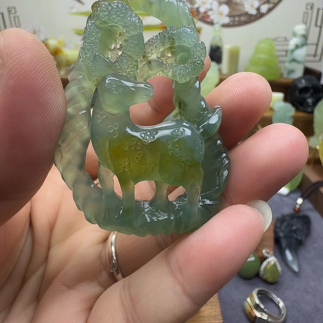 蛇纹石玉未镶嵌颈饰