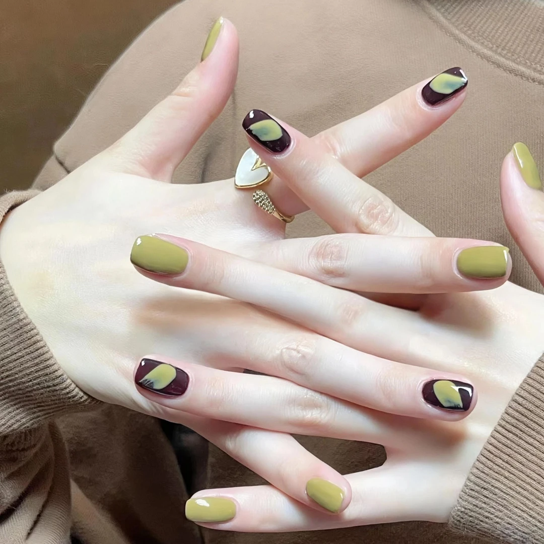 美甲穿戴甲黑色甜酷绿色秋冬短款跳色小红书爆款豆豆甲穿戴甲片
