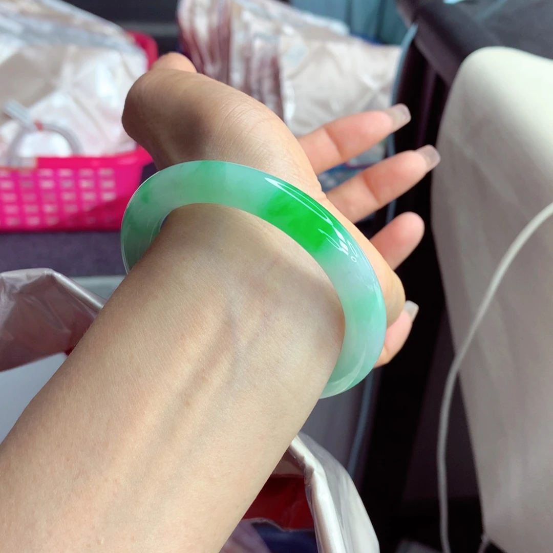未镶嵌手镯（圆镯）翡翠53.7色阳鲜艳 吸睛亮眼 小柒