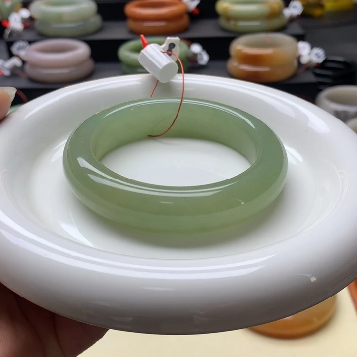 未镶嵌手镯石英岩玉