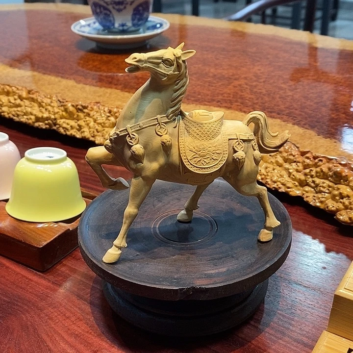 茶室空间茶桌马年摆件